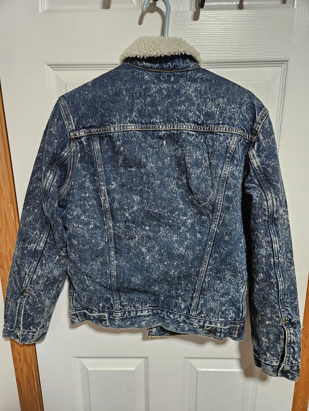 Levi's Dark Acid Wash Blue Sherpa Collar Denim Jacket - Picture 2 of 2